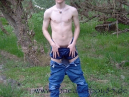 Sneakerboy85 > YankOffHisJeans